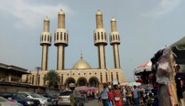 central-mosque-located-heart-lagos-business-district-90769067